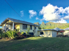 Гостиница Hibiscus Hula Beach Cottage, Steps to Beach, Anahola Bay  Анахола